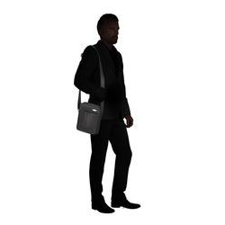 Popruh je nastavitelný na požadovanou délku pro nošení přes rameno nebo crossbody. Popruh je nastavitelný na požadovanou délku pro nošení přes rameno nebo crossbody.