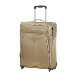 Látkový kabínový kufor z kolekcie Summerfunk od značky American Tourister vhodný pre niekoľkodňový pobyt. Látkový kabínový kufor z kolekcie Summerfunk od značky American Tourister vhodný pre niekoľkodňový pobyt.