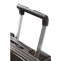 Mânerul dublu și ușor care se adaptează la înălțimea utilizatorului Mânerul dublu și ușor care se adaptează la înălțimea utilizatorului
