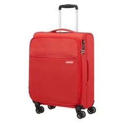 Objevte ultralehký látkový kufr vhodný do letadla z řady Lite Ray od značky American Tourister v prvotřídní výbavě. Objevte ultralehký látkový kufr vhodný do letadla z řady Lite Ray od značky American Tourister v prvotřídní výbavě.