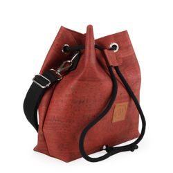 Kabelku můžete nosit pohodlně přes rameno nebo crossbody. Kabelku můžete nosit pohodlně přes rameno nebo crossbody.