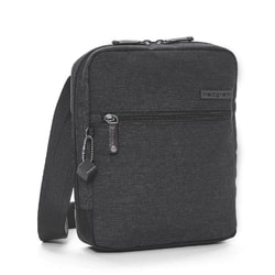 Geantă practică, compactă, pentru bărbați, din colecția Hedgren Walker, este un accesoriu excelent pentru uzura zilnică. Geantă practică, compactă, pentru bărbați, din colecția Hedgren Walker, este un accesoriu excelent pentru uzura zilnică.