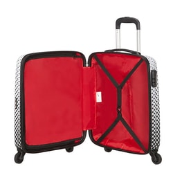Batožina obsahuje uzamykateľné zipsy s logom American Tourister, pevný trojčíselný zapustený zámok a hlavné úschovný priestor s dolným oddielom s popruhmi a horným oddielom s deliacou prepážkou na zips. Batožina obsahuje uzamykateľné zipsy s logom American Tourister, pevný trojčíselný zapustený zámok a hlavné úschovný priestor s dolným oddielom s popruhmi a horným oddielom s deliacou prepážkou na zips.