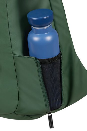 Boční strana je doplněná přihrádkou na lahev s nápojem nebo deštník. AMERICAN TOURISTER, BOČNÍ STRANA JE DOPLNĚNÁ PŘIHRÁDKOU NA LAHEV S NÁPOJEM NEBO DEŠTNÍK. - BATOHY NA NOTEBOOK - BATOHY