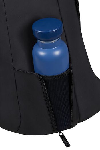 Boční strana je doplněná přihrádkou na lahev s nápojem nebo deštník. AMERICAN TOURISTER, BOČNÍ STRANA JE DOPLNĚNÁ PŘIHRÁDKOU NA LAHEV S NÁPOJEM NEBO DEŠTNÍK. - BATOHY NA NOTEBOOK - BATOHY
