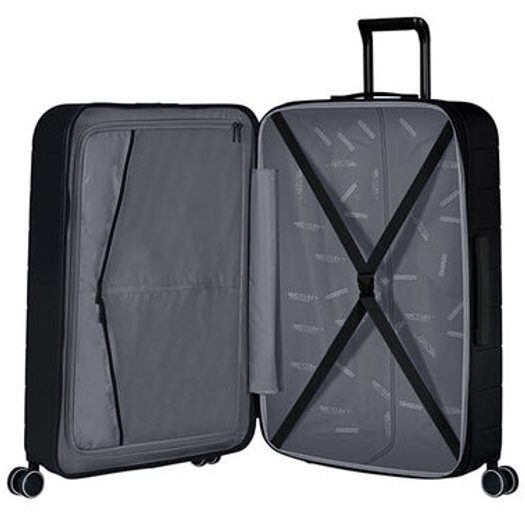 Vnitřní podšívka je vyrobena z recyklovaných PET lahví (Recyclex®). Na tento kufr bylo použito 15 recyklovaných PET lahví o objemu 0,5 l. AMERICAN TOURISTER, VNITŘNÍ PODŠÍVKA JE VYROBENA Z RECYKLOVANÝCH PET LAHVÍ (RECYCLEX®). NA TENTO KUFR BYLO POUŽITO 15 RECYKLOVANÝCH PET LAHVÍ O OBJEMU 0,5 L. - SKOŘEPINOVÉ KUFRY - CESTOVNÍ KUFRY A TAŠKY