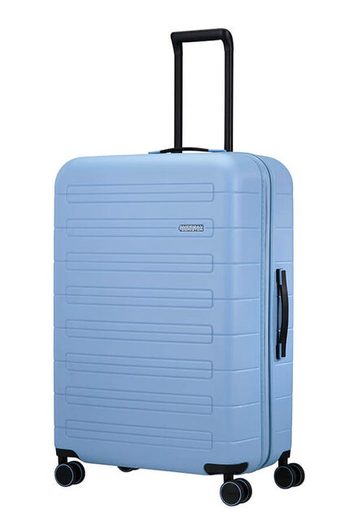 V jeho výbavě jsou 4 dvojitá kolečka otočná o 360°, výsuvná polohovatelná rukojeť i horní a boční madlo. AMERICAN TOURISTER, V JEHO VÝBAVĚ JSOU 4 DVOJITÁ KOLEČKA OTOČNÁ O 360°, VÝSUVNÁ POLOHOVATELNÁ RUKOJEŤ I HORNÍ A BOČNÍ MADLO. - SKOŘEPINOVÉ KUFRY - CESTOVNÍ KUFRY A TAŠKY