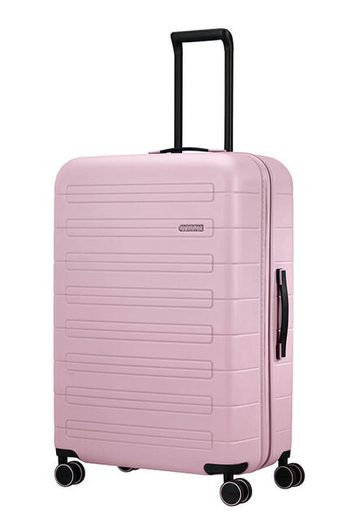 V jeho výbavě jsou 4 dvojitá kolečka otočná o 360°, výsuvná polohovatelná rukojeť i horní a boční madlo. AMERICAN TOURISTER, V JEHO VÝBAVĚ JSOU 4 DVOJITÁ KOLEČKA OTOČNÁ O 360°, VÝSUVNÁ POLOHOVATELNÁ RUKOJEŤ I HORNÍ A BOČNÍ MADLO. - SKOŘEPINOVÉ KUFRY - CESTOVNÍ KUFRY A TAŠKY