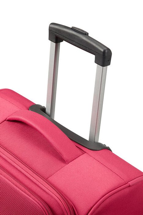 V jeho výbavě naleznete výsuvnou rukojeť s aretací a horní madlo. AMERICAN TOURISTER, V JEHO VÝBAVĚ NALEZNETE VÝSUVNOU RUKOJEŤ S ARETACÍ A HORNÍ MADLO. - PŘÍRUČNÍ ZAVAZADLA - CESTOVNÍ KUFRY A TAŠKY