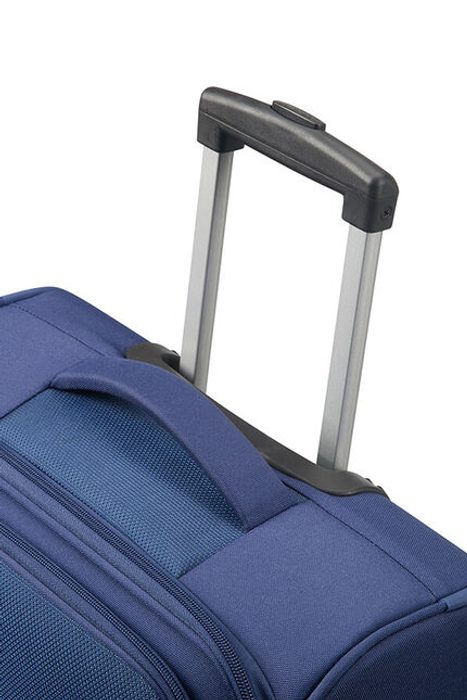 V jeho výbavě naleznete výsuvnou rukojeť s aretací a horní madlo. AMERICAN TOURISTER, V JEHO VÝBAVĚ NALEZNETE VÝSUVNOU RUKOJEŤ S ARETACÍ A HORNÍ MADLO. - PŘÍRUČNÍ ZAVAZADLA - CESTOVNÍ KUFRY A TAŠKY