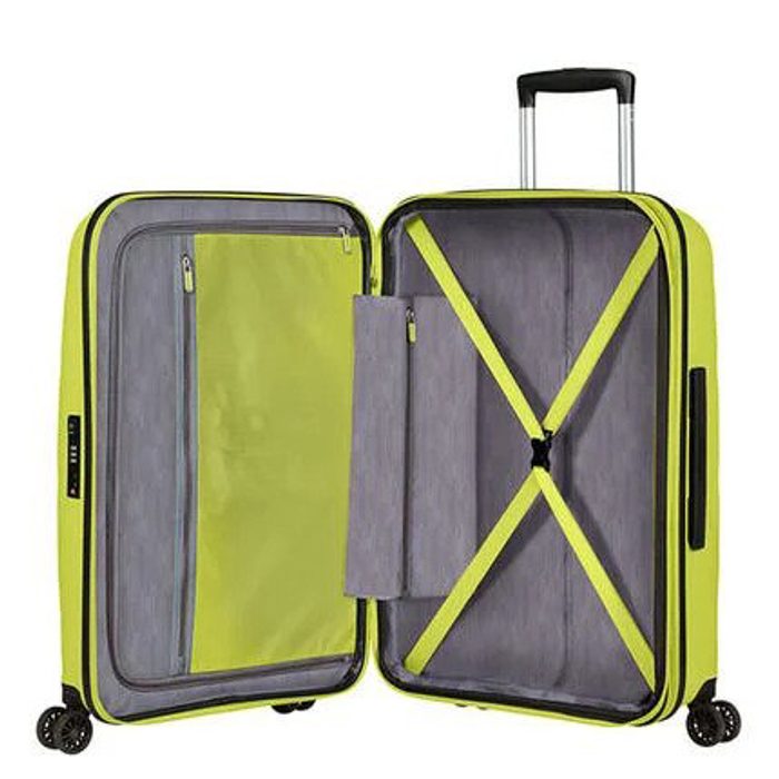 Uvnitř je k dispozici oboustranný balící systém s textilní přepážkou na zip, praktickými kapsami na zip a fixačními popruhy pro stabilizaci obsahu kufru. AMERICAN TOURISTER, UVNITŘ JE K DISPOZICI OBOUSTRANNÝ BALÍCÍ SYSTÉM S TEXTILNÍ PŘEPÁŽKOU NA ZIP, PRAKTICKÝMI KAPSAMI NA ZIP A FIXAČNÍMI POPRUHY PRO STABILIZACI OBSAHU KUFRU. - SKOŘEPINOVÉ KUFRY - CESTOVNÍ KUFRY A TAŠKY