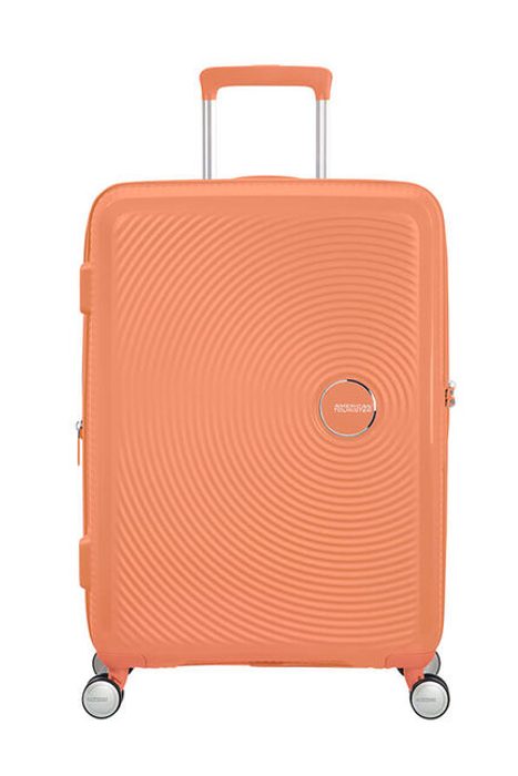 Hravý kruhový vzhled s kontrastním matným a lesklým povrchem jistě zaujme všude, kam se s ním podíváte. AMERICAN TOURISTER, HRAVÝ KRUHOVÝ VZHLED S KONTRASTNÍM MATNÝM A LESKLÝM POVRCHEM JISTĚ ZAUJME VŠUDE, KAM SE S NÍM PODÍVÁTE. - SKOŘEPINOVÉ KUFRY - CESTOVNÍ KUFRY A TAŠKY