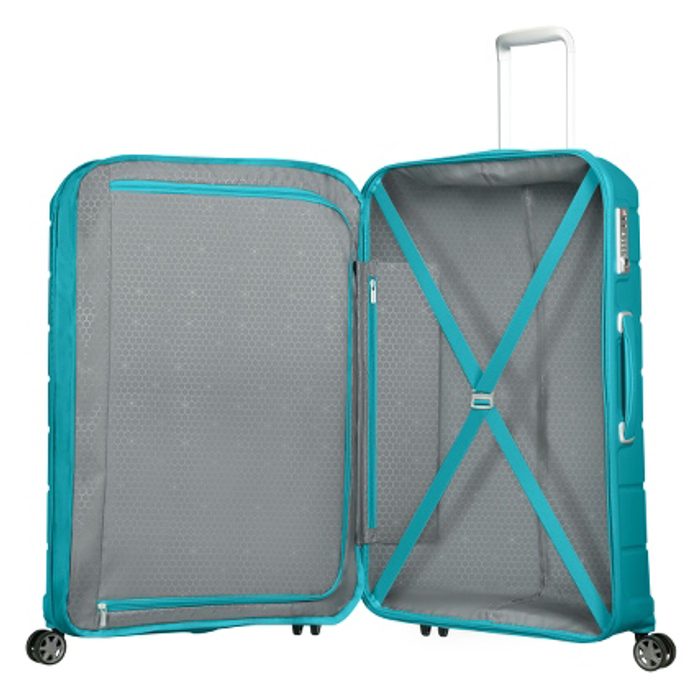 În ceea ce privește spațiul de depozitare, trolerul este echipat cu un compartiment inferior cu bretele pentru fixarea conținutului și un compartiment superior cu pereți despărțitori. SAMSONITE, ÎN CEEA CE PRIVEȘTE SPAȚIUL DE DEPOZITARE, TROLERUL ESTE ECHIPAT CU UN COMPARTIMENT INFERIOR CU BRETELE PENTRU FIXAREA CONȚINUTULUI ȘI UN COMPARTIMENT SUPERIOR CU PEREȚI DESPĂRȚITORI. - TROLERE RIGIDE - TROLERE ȘI GENȚI DE VOIAJ