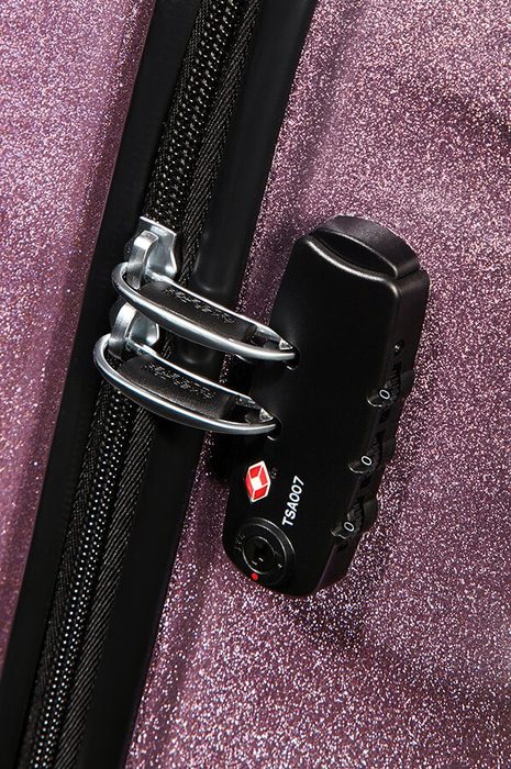 Palubní kufr z řady Wavebreaker se pyšní tříčíselným zámkem s TSA funkcí, který umožňuje při kontrolách na letišti bezpečnostním orgánům bez poškození otevřít vaše zavazadlo. AMERICAN TOURISTER, PALUBNÍ KUFR Z ŘADY WAVEBREAKER SE PYŠNÍ TŘÍČÍSELNÝM ZÁMKEM S TSA FUNKCÍ, KTERÝ UMOŽŇUJE PŘI KONTROLÁCH NA LETIŠTI BEZPEČNOSTNÍM ORGÁNŮM BEZ POŠKOZENÍ OTEVŘÍT VAŠE ZAVAZADLO. - PŘÍRUČNÍ ZAVAZADLA - CESTOVNÍ KUFRY A TAŠKY