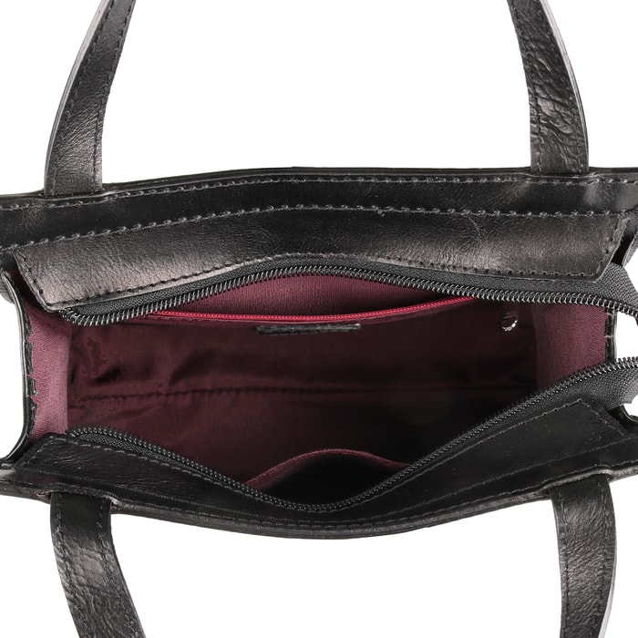 Uvnitř naleznete jednu otevřenou kapsu a jednu kapsu na zip. ELEGA, UVNITŘ NALEZNETE JEDNU OTEVŘENOU KAPSU A JEDNU KAPSU NA ZIP. - KABELKY CEZ RAMENO - KABELKY