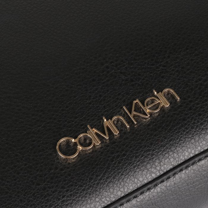 Vyrobeno ze syntetické kůže. CALVIN KLEIN, VYROBENO ZE SYNTETICKÉ KŮŽE. - CROSSBODY KABELKY - KABELKY