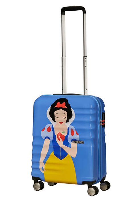 Svými rozměry je kufr vhodný jako příruční zavazadlo a je možné ho s sebou vzít na palubu letadla. AMERICAN TOURISTER, SVÝMI ROZMĚRY JE KUFR VHODNÝ JAKO PŘÍRUČNÍ ZAVAZADLO A JE MOŽNÉ HO S SEBOU VZÍT NA PALUBU LETADLA. - PŘÍRUČNÍ ZAVAZADLA - CESTOVNÍ KUFRY A TAŠKY