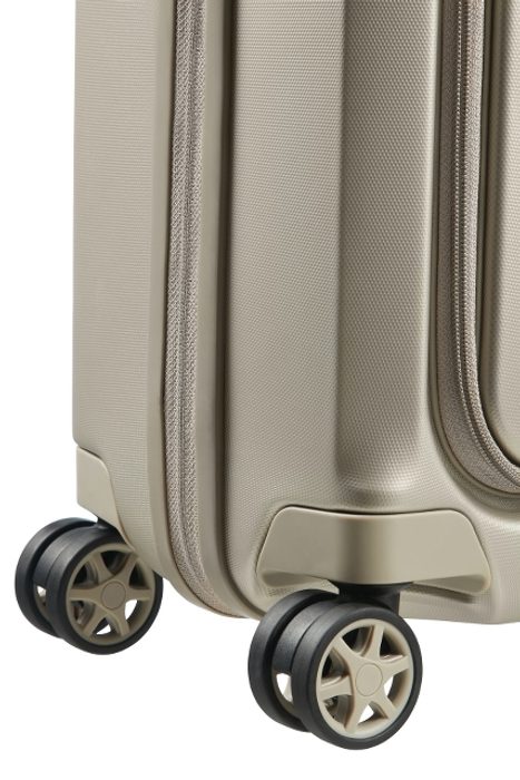 O pohodlný pojazd v teréne sa postarajú 4 otočné kolieska. SAMSONITE, O POHODLNÝ POJAZD V TERÉNE SA POSTARAJÚ 4 OTOČNÉ KOLIESKA. - PRÍRUČNÁ BATOŽINA - CESTOVNÉ KUFRE A TAŠKY