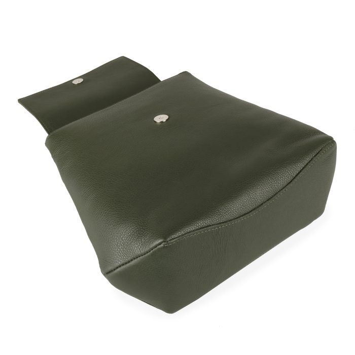 Hlavní kapsa je uzavíratelná magnetickým patentem. ELEGA BY DANA M, HLAVNÍ KAPSA JE UZAVÍRATELNÁ MAGNETICKÝM PATENTEM. - DÁMSKÉ BATOHY - BATOHY