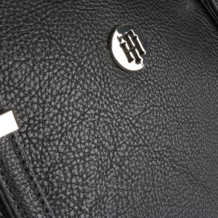Taška z kolekcie TH Core je vyrobená zo syntetickej kože v zrnitej úprave. TOMMY HILFIGER, TAŠKA Z KOLEKCIE TH CORE JE VYROBENÁ ZO SYNTETICKEJ KOŽE V ZRNITEJ ÚPRAVE. - TAŠKY NA NOTEBOOKY A DOKUMENTY - KABELKY
