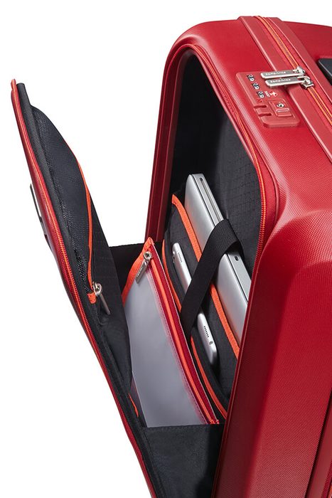Prodigy je škrupinová kolekcia kufrov od značky Samsonite s ktorou hravo zvládnete bezpečnostnú prehliadku na letisku vďaka ľahko dosiahnuteľnom zapustenom prednom vrecku. SAMSONITE, PRODIGY JE ŠKRUPINOVÁ KOLEKCIA KUFROV OD ZNAČKY SAMSONITE S KTOROU HRAVO ZVLÁDNETE BEZPEČNOSTNÚ PREHLIADKU NA LETISKU VĎAKA ĽAHKO DOSIAHNUTEĽNOM ZAPUSTENOM PREDNOM VRECKU. - PRÍRUČNÁ BATOŽINA - CESTOVNÉ KUFRE A TAŠKY