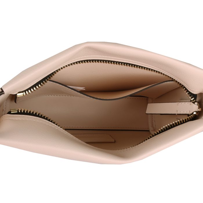 Uvnitř dámské kabelky najdete jednu otevřenou přihrádku vhodnou na doklady. CALVIN KLEIN, UVNITŘ DÁMSKÉ KABELKY NAJDETE JEDNU OTEVŘENOU PŘIHRÁDKU VHODNOU NA DOKLADY. - CROSSBODY KABELKY - KABELKY