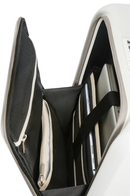 Prodigy je škrupinová kolekcia kufrov od značky Samsonite s ktorou hravo zvládnete bezpečnostnú prehliadku na letisku vďaka ľahko dosiahnuteľnom zapustenom prednom vrecku. SAMSONITE, PRODIGY JE ŠKRUPINOVÁ KOLEKCIA KUFROV OD ZNAČKY SAMSONITE S KTOROU HRAVO ZVLÁDNETE BEZPEČNOSTNÚ PREHLIADKU NA LETISKU VĎAKA ĽAHKO DOSIAHNUTEĽNOM ZAPUSTENOM PREDNOM VRECKU. - PRÍRUČNÁ BATOŽINA - CESTOVNÉ KUFRE A TAŠKY