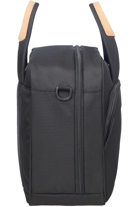 Na drobnosti můžete využít přední kapsu na zip. SAMSONITE, NA DROBNOSTI MŮŽETE VYUŽÍT PŘEDNÍ KAPSU NA ZIP. - CESTOVNÍ TAŠKY - CESTOVNÍ KUFRY A TAŠKY