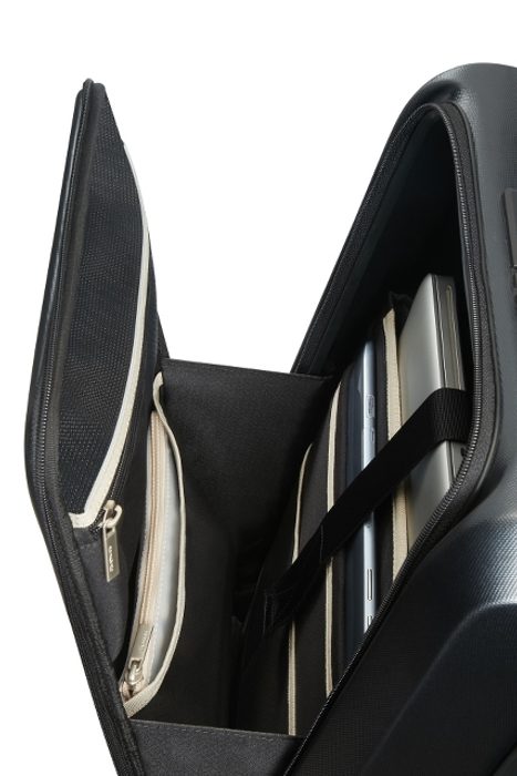 Prodigy je škrupinová kolekcia kufrov od značky Samsonite s ktorou hravo zvládnete bezpečnostnú prehliadku na letisku vďaka ľahko dosiahnuteľnom zapustenom prednom vrecku. SAMSONITE, PRODIGY JE ŠKRUPINOVÁ KOLEKCIA KUFROV OD ZNAČKY SAMSONITE S KTOROU HRAVO ZVLÁDNETE BEZPEČNOSTNÚ PREHLIADKU NA LETISKU VĎAKA ĽAHKO DOSIAHNUTEĽNOM ZAPUSTENOM PREDNOM VRECKU. - PRÍRUČNÁ BATOŽINA - CESTOVNÉ KUFRE A TAŠKY