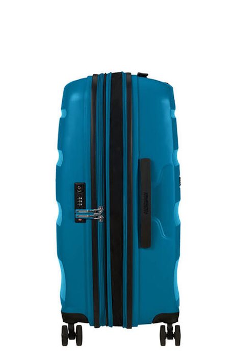 Objem kufru lze snadno navýšit až na 73 litrů s použitím integrovaného expandéru. AMERICAN TOURISTER, OBJEM KUFRU LZE SNADNO NAVÝŠIT AŽ NA 73 LITRŮ S POUŽITÍM INTEGROVANÉHO EXPANDÉRU. - SKOŘEPINOVÉ KUFRY - CESTOVNÍ KUFRY A TAŠKY
