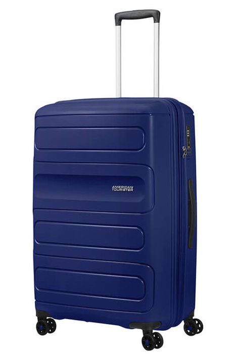 Je vyrobený ze 100% polypropylenu, který se vyznačuje vysokou odolností, lehce omyvatelným povrchem a nižší hmotností. AMERICAN TOURISTER, JE VYROBENÝ ZE 100% POLYPROPYLENU, KTERÝ SE VYZNAČUJE VYSOKOU ODOLNOSTÍ, LEHCE OMYVATELNÝM POVRCHEM A NIŽŠÍ HMOTNOSTÍ. - ŠKRUPINOVÉ KUFRE - CESTOVNÉ KUFRE A TAŠKY