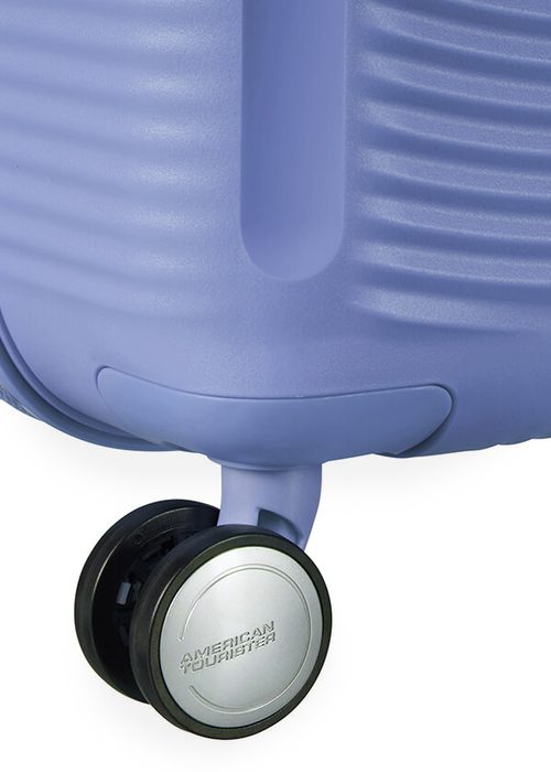 Pro pohodlné převážení z místa na místo je kufr vybaven čtyřmi dvojitými kolečky, která se otáčejí v plném rozsahu 360°. AMERICAN TOURISTER, PRO POHODLNÉ PŘEVÁŽENÍ Z MÍSTA NA MÍSTO JE KUFR VYBAVEN ČTYŘMI DVOJITÝMI KOLEČKY, KTERÁ SE OTÁČEJÍ V PLNÉM ROZSAHU 360°. - SKOŘEPINOVÉ KUFRY - CESTOVNÍ KUFRY A TAŠKY