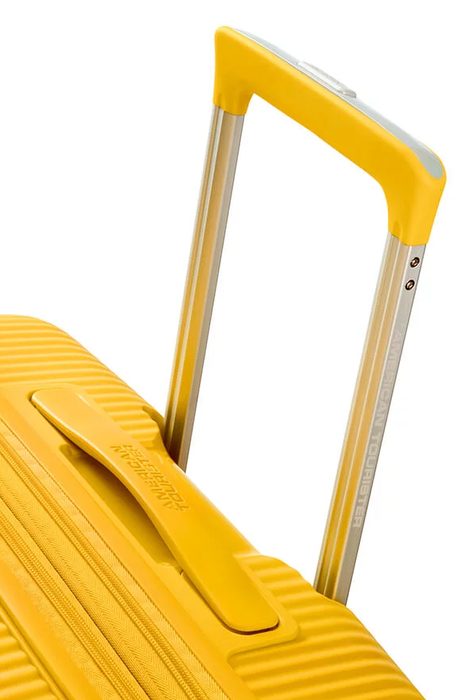 Snadnou manipulaci umožňuje polohovatelná trolej s nastavitelnou délkou a dvě madla (horní a boční). AMERICAN TOURISTER, SNADNOU MANIPULACI UMOŽŇUJE POLOHOVATELNÁ TROLEJ S NASTAVITELNOU DÉLKOU A DVĚ MADLA (HORNÍ A BOČNÍ). - SKOŘEPINOVÉ KUFRY - CESTOVNÍ KUFRY A TAŠKY