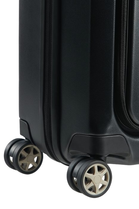 O pohodlný pojazd v teréne sa postarajú 4 otočné kolieska. SAMSONITE, O POHODLNÝ POJAZD V TERÉNE SA POSTARAJÚ 4 OTOČNÉ KOLIESKA. - PRÍRUČNÁ BATOŽINA - CESTOVNÉ KUFRE A TAŠKY