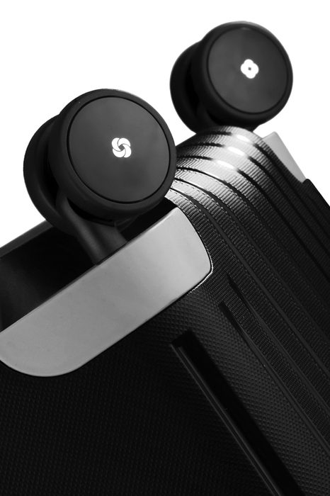 Čtyři dvojitá kolečka otočná o 360° pro snadnou manipulaci. SAMSONITE, ČTYŘI DVOJITÁ KOLEČKA OTOČNÁ O 360° PRO SNADNOU MANIPULACI. - ŠKRUPINOVÉ KUFRE - CESTOVNÉ KUFRE A TAŠKY