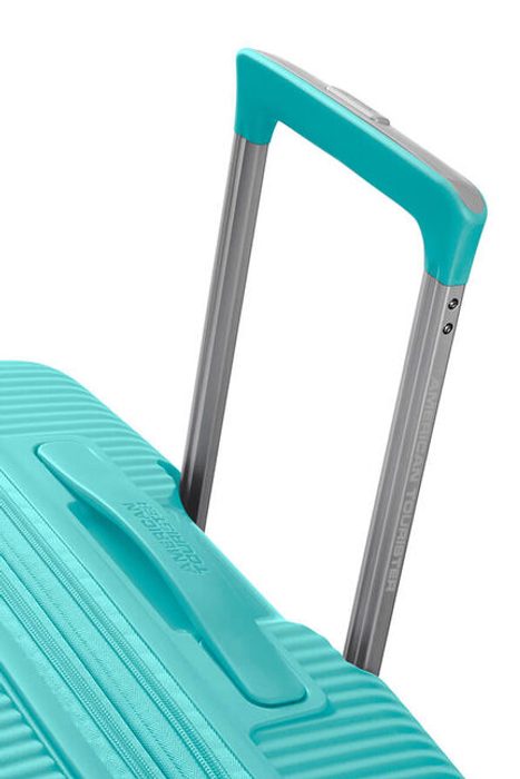 Snadnou manipulaci umožňuje polohovatelná trolej s nastavitelnou délkou a dvě madla (horní a boční). AMERICAN TOURISTER, SNADNOU MANIPULACI UMOŽŇUJE POLOHOVATELNÁ TROLEJ S NASTAVITELNOU DÉLKOU A DVĚ MADLA (HORNÍ A BOČNÍ). - SKOŘEPINOVÉ KUFRY - CESTOVNÍ KUFRY A TAŠKY
