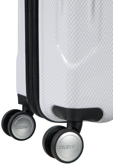 Este fabricat din ABS, care este renumit pentru rezistența sa mecanică extremă și durabilitate. AMERICAN TOURISTER, ESTE FABRICAT DIN ABS, CARE ESTE RENUMIT PENTRU REZISTENȚA SA MECANICĂ EXTREMĂ ȘI DURABILITATE. - BAGAJE DE MÂNĂ - TROLERE ȘI GENȚI DE VOIAJ