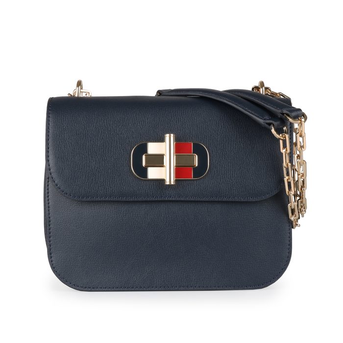 Ikonická crossbody kabelka Tommy Hilfiger vám ponúka praktické vnútorné členenie, kvalitné spracovanie a bezpečné uloženie všetkých nevyhnutností. TOMMY HILFIGER, IKONICKÁ CROSSBODY KABELKA TOMMY HILFIGER VÁM PONÚKA PRAKTICKÉ VNÚTORNÉ ČLENENIE, KVALITNÉ SPRACOVANIE A BEZPEČNÉ ULOŽENIE VŠETKÝCH NEVYHNUTNOSTÍ. - CROSSBODY KABELKY - KABELKY