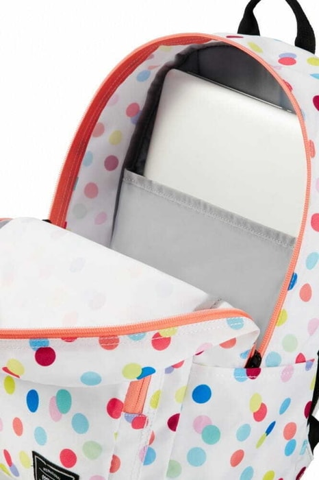 Vnitřní prostor batohu obsahuje otevřenou přihrádku. AMERICAN TOURISTER, VNITŘNÍ PROSTOR BATOHU OBSAHUJE OTEVŘENOU PŘIHRÁDKU. - DÁMSKÉ BATOHY - BATOHY