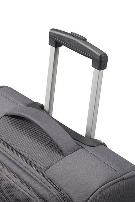 V jeho výbavě naleznete výsuvnou rukojeť s aretací a horní madlo. AMERICAN TOURISTER, V JEHO VÝBAVĚ NALEZNETE VÝSUVNOU RUKOJEŤ S ARETACÍ A HORNÍ MADLO. - PŘÍRUČNÍ ZAVAZADLA - CESTOVNÍ KUFRY A TAŠKY