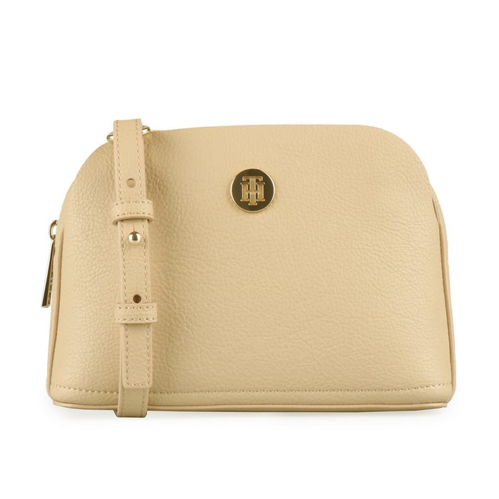 Stylová crossbody kabelka od oblíbené značky Tommy Hilfiger si vás získá svým elegantním designem. TOMMY HILFIGER, STYLOVÁ CROSSBODY KABELKA OD OBLÍBENÉ ZNAČKY TOMMY HILFIGER SI VÁS ZÍSKÁ SVÝM ELEGANTNÍM DESIGNEM. - CROSSBODY KABELKY - KABELKY
