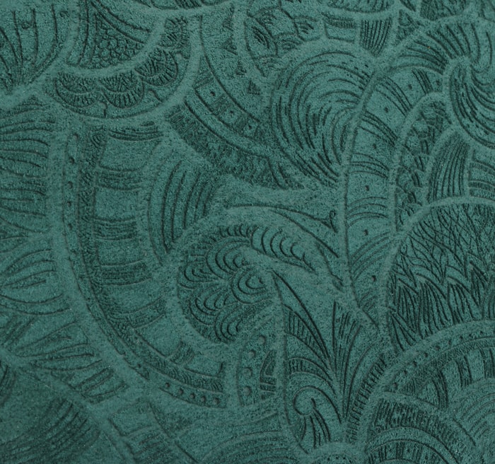 Je vyrobená z kombinácie zrnitej kože a brúsenej kože s nalisovanými ornamentmi na prednej strane. ELEGA, JE VYROBENÁ Z KOMBINÁCIE ZRNITEJ KOŽE A BRÚSENEJ KOŽE S NALISOVANÝMI ORNAMENTMI NA PREDNEJ STRANE. - CROSSBODY KABELKY - KABELKY