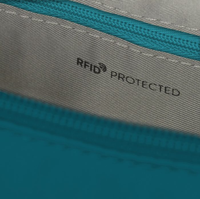 Součástí kabelky jsou také dvě vnější kapsy na zip a speciální materiál podporující funkci RFID pro ochranu vašich osobních údajů. HEDGREN, SOUČÁSTÍ KABELKY JSOU TAKÉ DVĚ VNĚJŠÍ KAPSY NA ZIP A SPECIÁLNÍ MATERIÁL PODPORUJÍCÍ FUNKCI RFID PRO OCHRANU VAŠICH OSOBNÍCH ÚDAJŮ. - KABELKY PŘES RAMENO - KABELKY