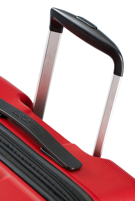 Moderná textúra vonkajšieho materiálu minimalizuje poškriabanie. AMERICAN TOURISTER, MODERNÁ TEXTÚRA VONKAJŠIEHO MATERIÁLU MINIMALIZUJE POŠKRIABANIE. - ŠKRUPINOVÉ KUFRE - CESTOVNÉ KUFRE A TAŠKY
