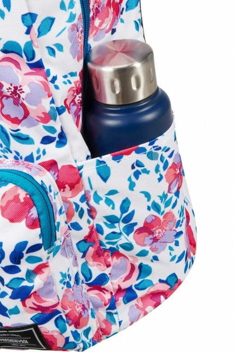 Boční kapsa může posloužit pro uschování lahve na pití. AMERICAN TOURISTER, BOČNÍ KAPSA MŮŽE POSLOUŽIT PRO USCHOVÁNÍ LAHVE NA PITÍ. - DÁMSKÉ BATOHY - BATOHY