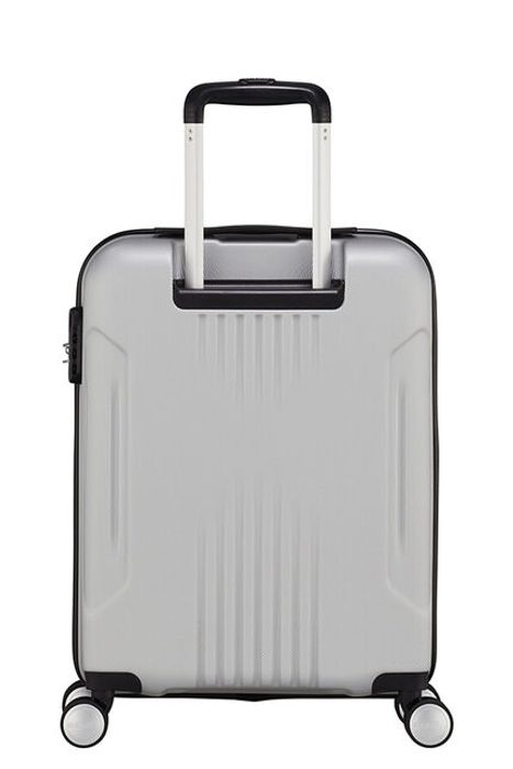 De asemenea este prevăzut cu fermoare de calitate, mâner superior pentru ridicare ușoară și patru roți duble pentru o manipulare ușoară. AMERICAN TOURISTER, DE ASEMENEA ESTE PREVĂZUT CU FERMOARE DE CALITATE, MÂNER SUPERIOR PENTRU RIDICARE UȘOARĂ ȘI PATRU ROȚI DUBLE PENTRU O MANIPULARE UȘOARĂ. - BAGAJE DE MÂNĂ - TROLERE ȘI GENȚI DE VOIAJ