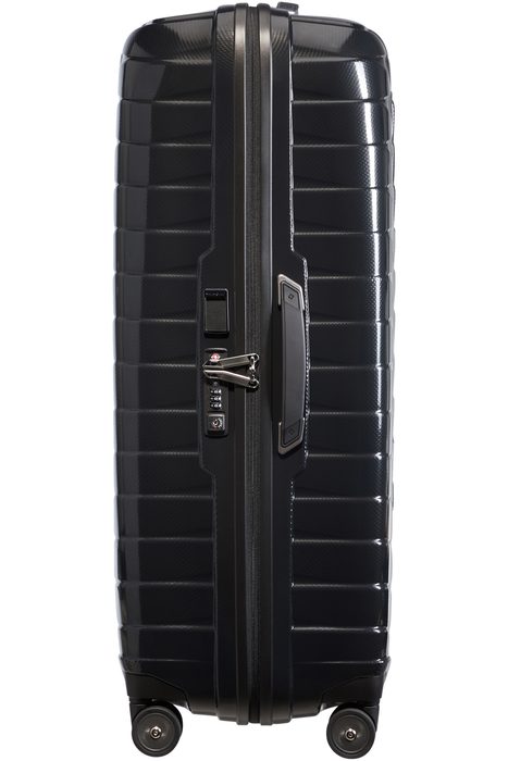 Tento kufr disponuje integrovaným TSA zámkem pro bezpečné cestování po celém světě. SAMSONITE, TENTO KUFR DISPONUJE INTEGROVANÝM TSA ZÁMKEM PRO BEZPEČNÉ CESTOVÁNÍ PO CELÉM SVĚTĚ. - SKOŘEPINOVÉ KUFRY - CESTOVNÍ KUFRY A TAŠKY