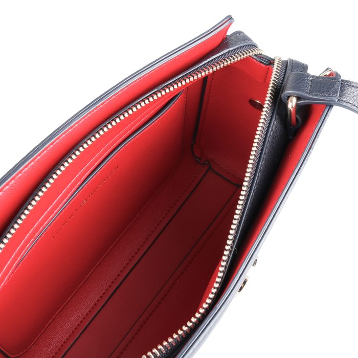 Uvnitř najdete praktickou otevřenou přihrádku vhodnou na mobilní telefon, klíče nebo jiné drobnosti. TOMMY HILFIGER, UVNITŘ NAJDETE PRAKTICKOU OTEVŘENOU PŘIHRÁDKU VHODNOU NA MOBILNÍ TELEFON, KLÍČE NEBO JINÉ DROBNOSTI. - CROSSBODY KABELKY - KABELKY