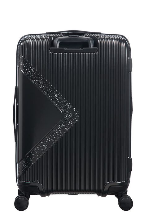 Je vyrobený z polykarbonátu, který se vyznačuje vysokou odolností, lehce omyvatelným povrchem a nižší hmotností. AMERICAN TOURISTER, JE VYROBENÝ Z POLYKARBONÁTU, KTERÝ SE VYZNAČUJE VYSOKOU ODOLNOSTÍ, LEHCE OMYVATELNÝM POVRCHEM A NIŽŠÍ HMOTNOSTÍ. - SKOŘEPINOVÉ KUFRY - CESTOVNÍ KUFRY A TAŠKY