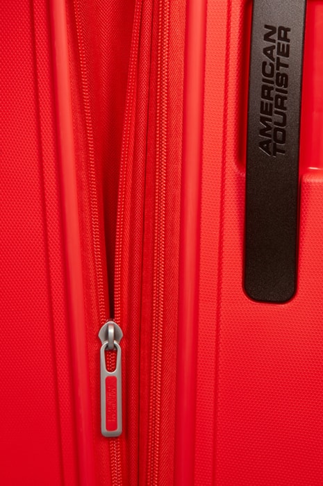 Kufor možno rozšíriť na rozmery 50 x 77 x 35 cm. AMERICAN TOURISTER, KUFOR MOŽNO ROZŠÍRIŤ NA ROZMERY 50 X 77 X 35 CM. - ŠKRUPINOVÉ KUFRE - CESTOVNÉ KUFRE A TAŠKY